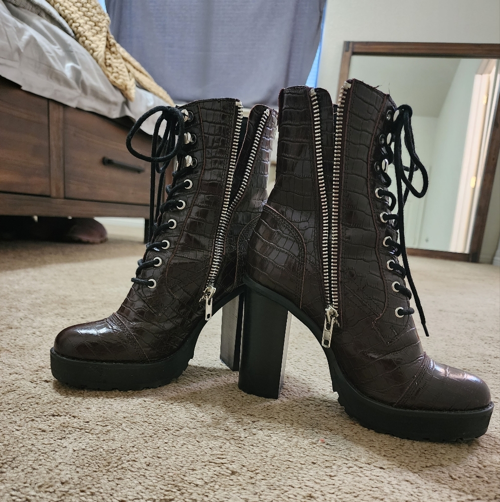 Steve Madden lisalove burgundy crocodile boots 8